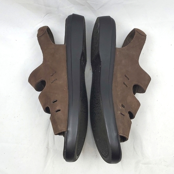 Propet Brown Leather Sandal - Picture 3 of 9